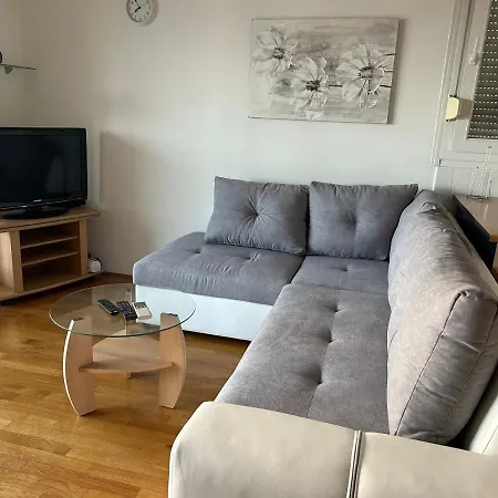 Urban Sonya Apartment Split