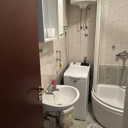 Urban Sonya Apartment Split