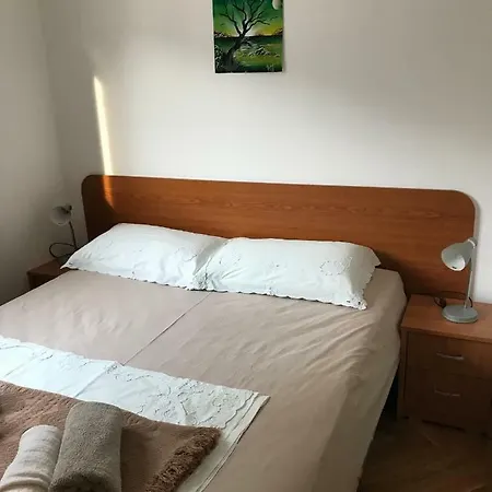 Urban Sonya Apartment Split